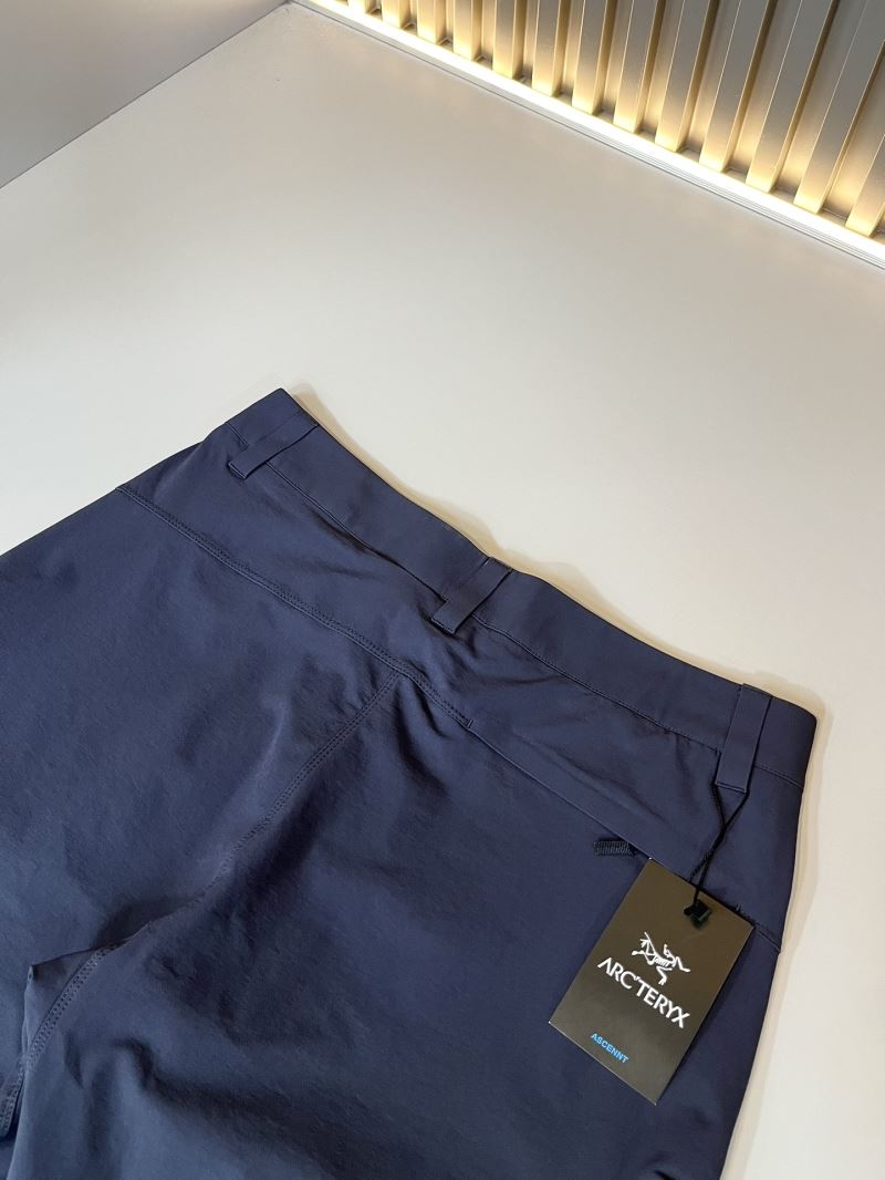 Canada Goose Short Pants